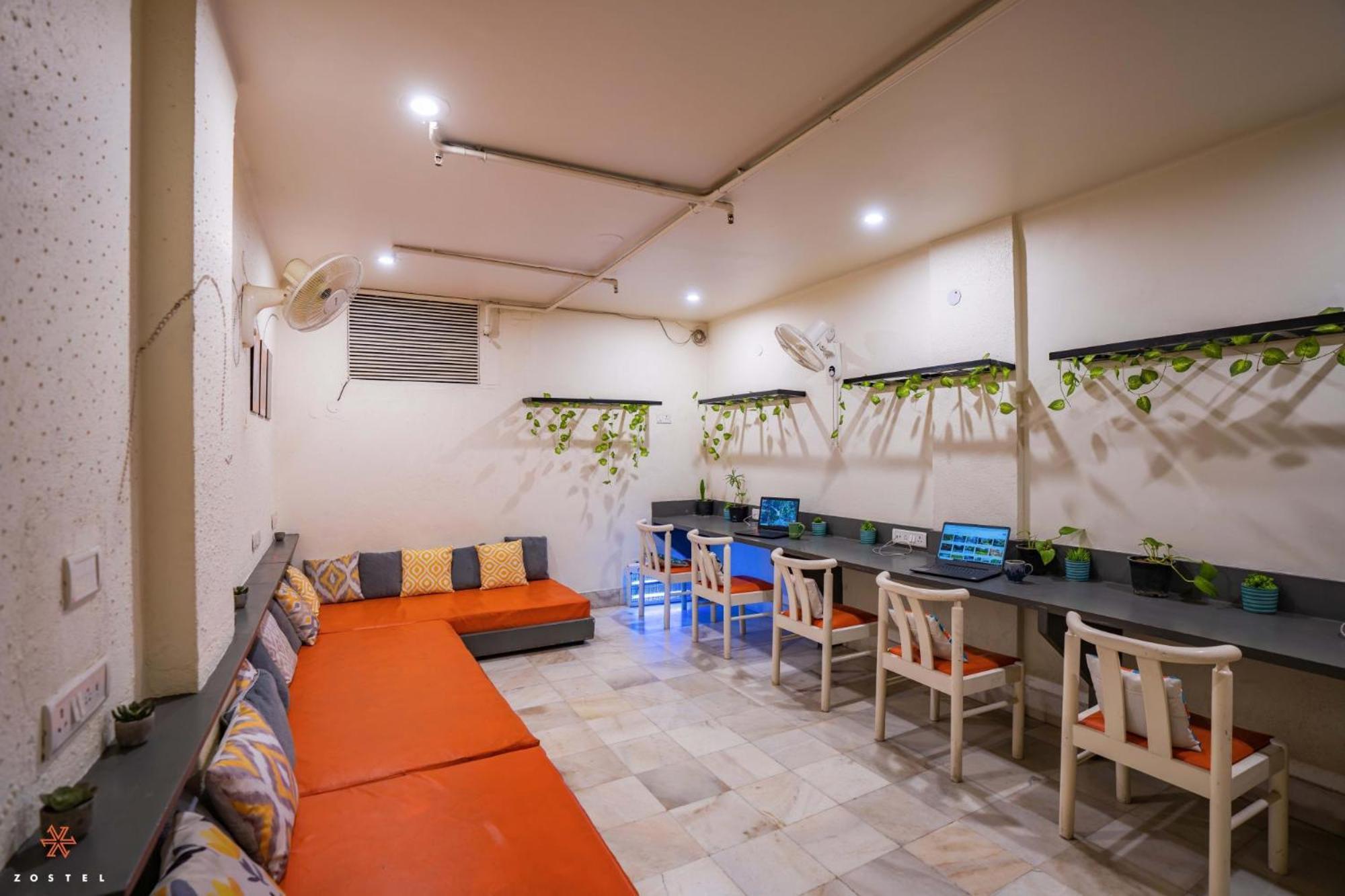 Zostel Delhi Vandrarhem New Delhi Exteriör bild
